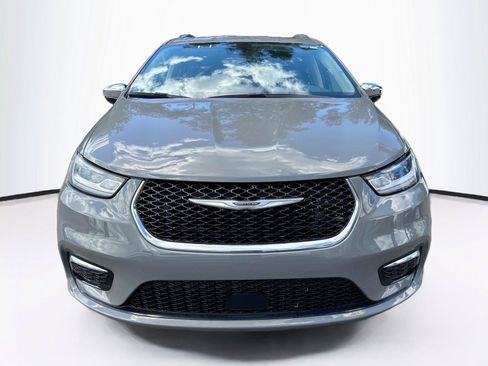 Used 2023 Chrysler Pacifica Limited FWD image 8