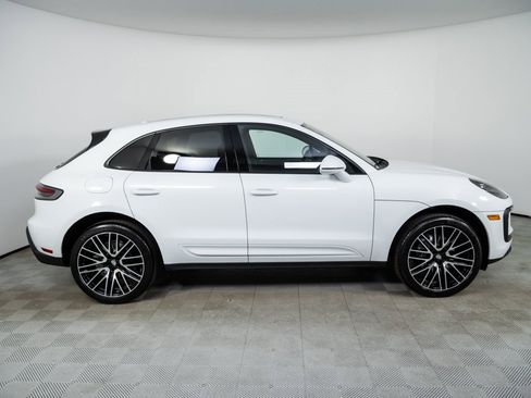Certified 2025 Porsche Macan image 28