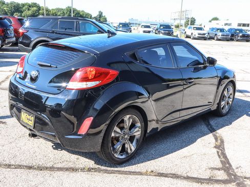 Used 2017 Hyundai Veloster Value Edition FWD image 4
