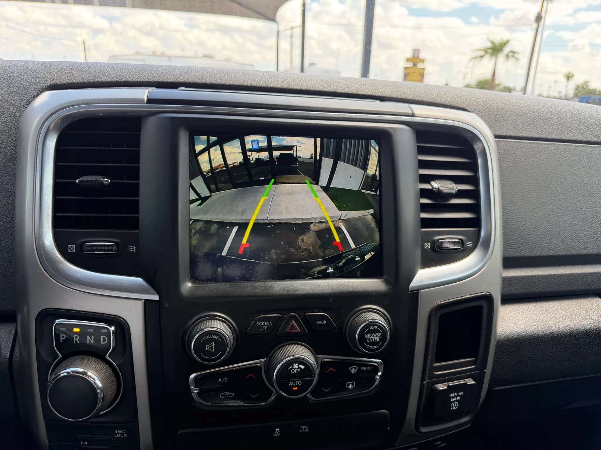 Used 2019 RAM 1500 Classic SLT w/ Luxury Group AWD/4WD image 14
