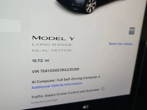 Used 2024 Tesla Model Y Long Range AWD/4WD image 2