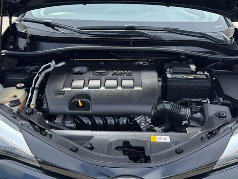 Used 2021 Toyota C-HR LE FWD image 31