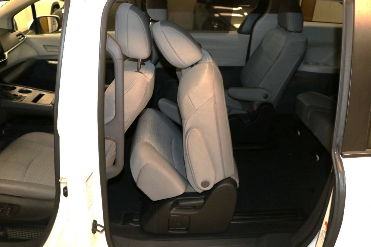 Used 2023 Toyota Sienna LE AWD/4WD image 76
