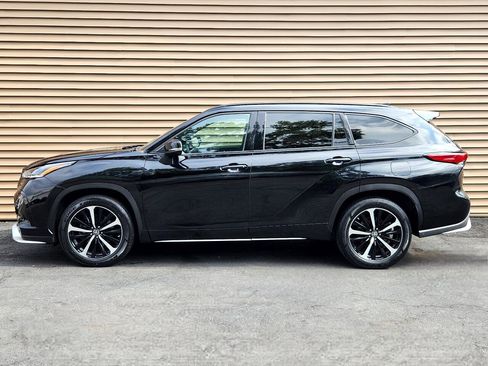 Used 2021 Toyota Highlander XSE image 2