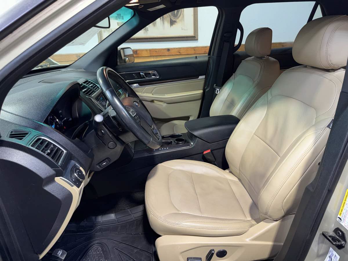 Used 2017 Ford Explorer Limited FWD image 18