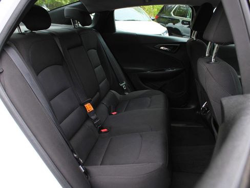Used 2018 Chevrolet Malibu LT w/ Driver Confidence Package FWD image 28