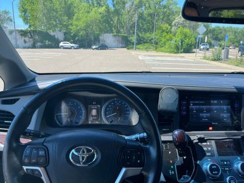 Used 2017 Toyota Sienna Limited Premium AWD/4WD image 12