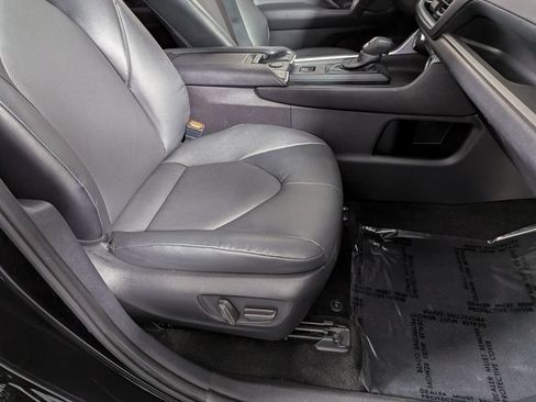 Used 2025 Toyota Grand Highlander AWD image 25