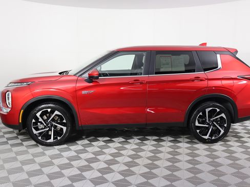 Used 2025 Mitsubishi Outlander SE image 9