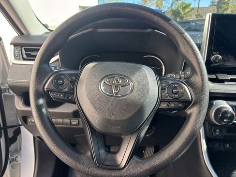 Used 2025 Toyota RAV4 XLE image 28