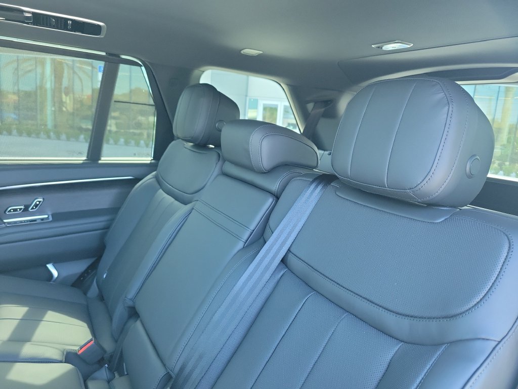 New 2026 Land Rover Range Rover Long Wheelbase SE AWD/4WD image 15