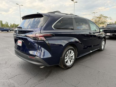 Certified 2025 Toyota Sienna XLE w/ XLE Plus Package AWD/4WD image 6