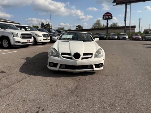 Used 2011 Mercedes-Benz SLK 300 image 3