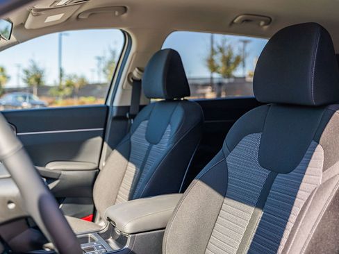 New 2026 Kia Sorento LX FWD image 16