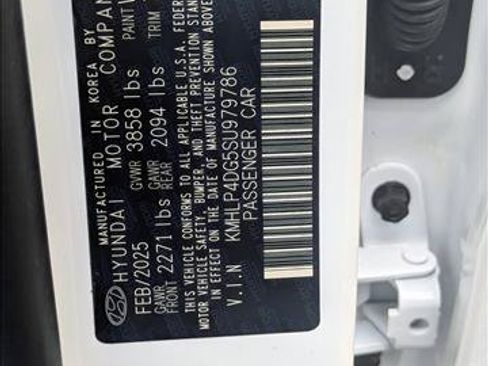 Certified 2025 Hyundai Elantra Limited FWD image 21