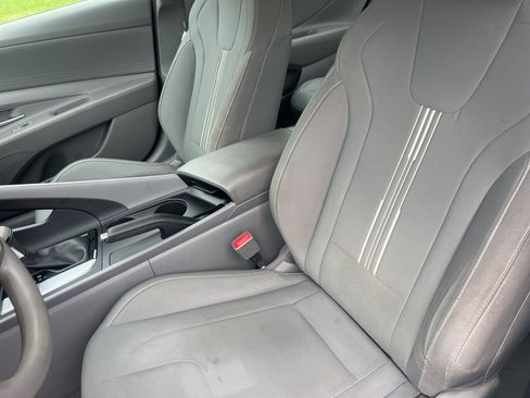 Used 2022 Hyundai Elantra SEL FWD image 12