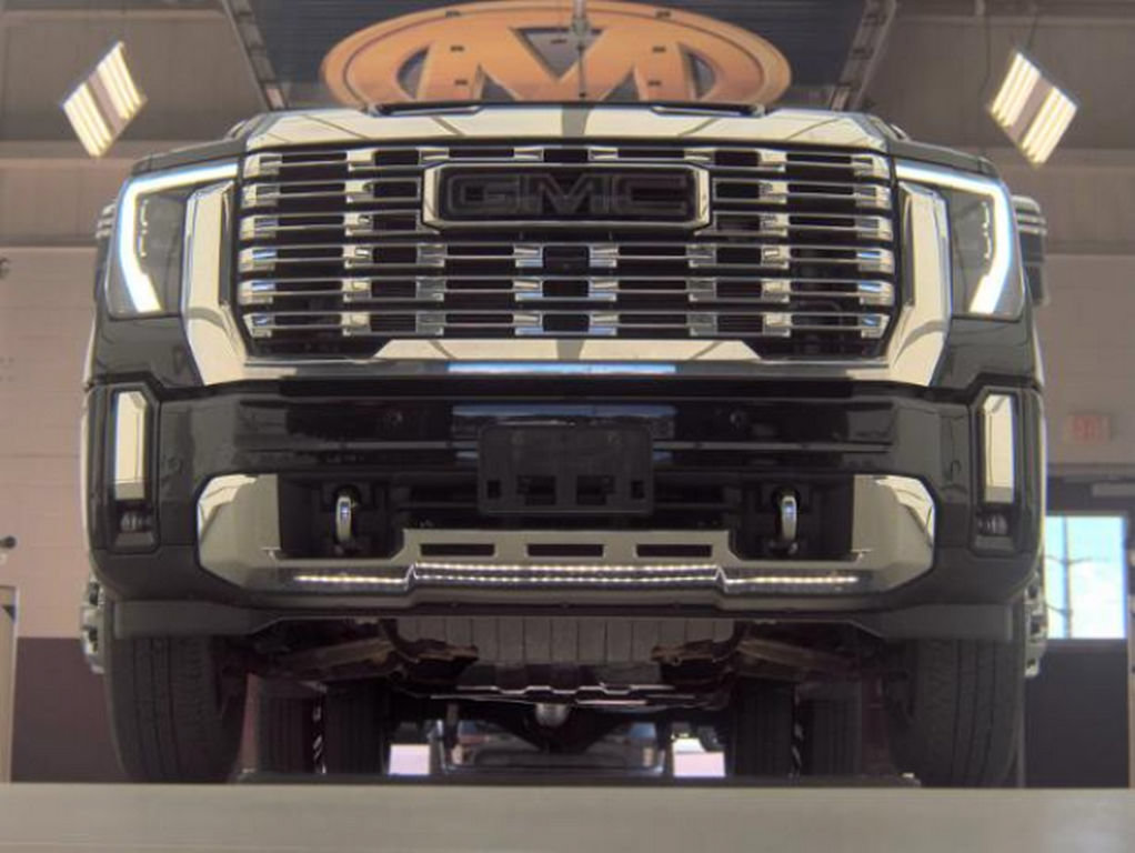 Used 2024 GMC Sierra 3500 Denali w/ Denali Reserve Package AWD/4WD image 4
