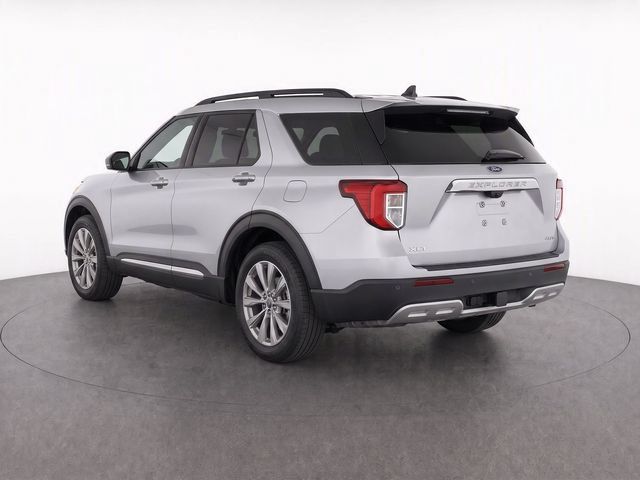 Used 2022 Ford Explorer XLT w/ Equipment Group 202A AWD/4WD image 4
