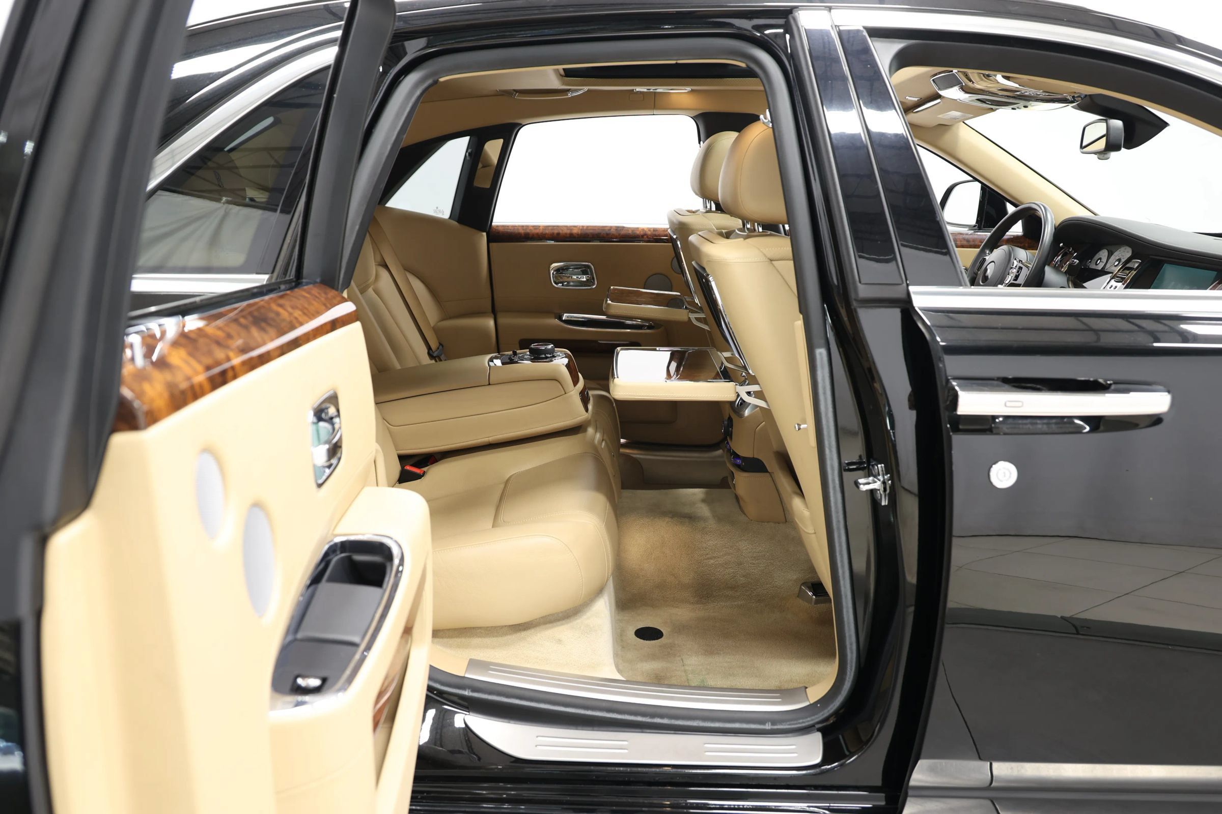 Used 2015 Rolls-Royce Ghost RWD image 86