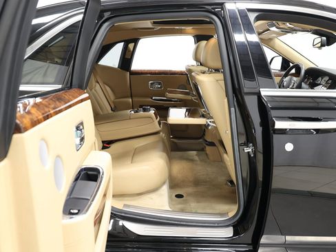 Used 2015 Rolls-Royce Ghost RWD image 86