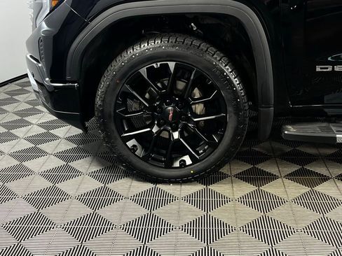 Used 2024 GMC Sierra 1500 Denali w/ Technology Package image 12