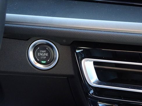 Used 2025 Chevrolet Traverse LT image 37