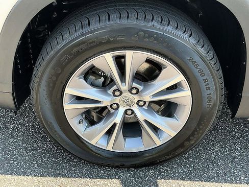 Used 2015 Toyota Highlander XLE FWD image 10