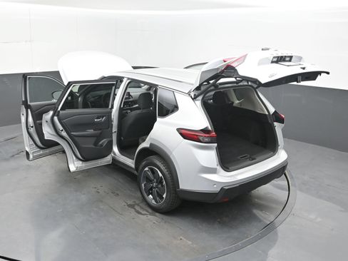 Used 2025 Nissan Rogue SV AWD/4WD image 44