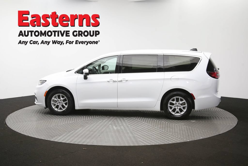 Used 2023 Chrysler Pacifica Touring-L FWD image 63