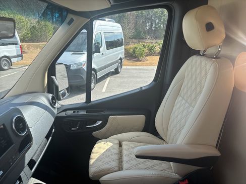 Used 2024 Mercedes-Benz Sprinter 3500 image 66