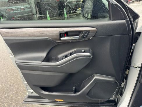 Used 2022 Toyota Highlander Platinum image 25
