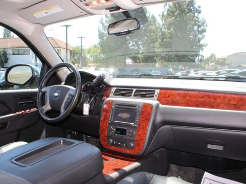 Used 2013 Chevrolet Tahoe LTZ AWD/4WD image 23
