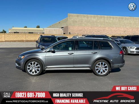 Used 2017 Volkswagen Golf Alltrack SEL image 2