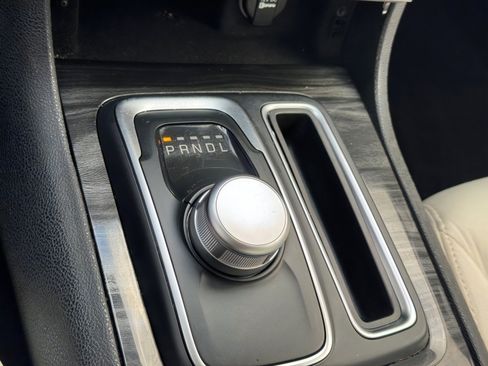 Used 2019 Chrysler 300 Touring w/ Sport Appearance Package image 28