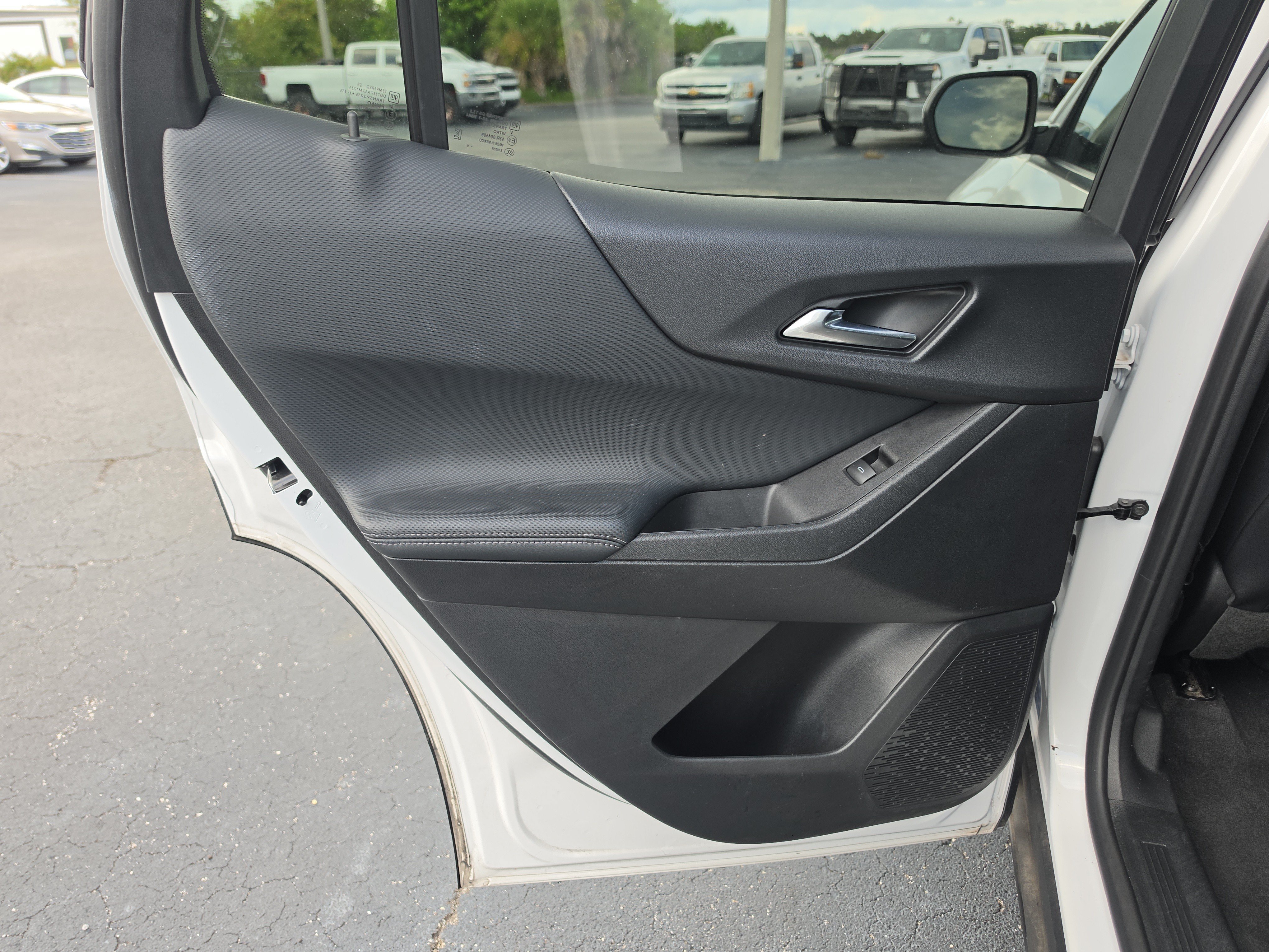 Certified 2026 Chevrolet Equinox LT w/ Convenience Package II FWD image 8