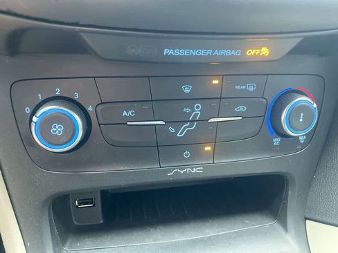 Used 2018 Ford Focus SE image 18