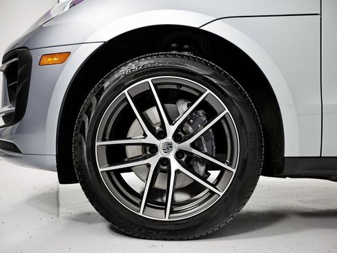 Certified 2025 Porsche Macan image 13