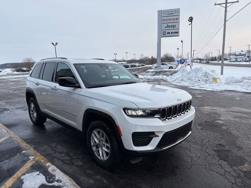 Used 2024 Jeep Grand Cherokee Laredo X image 9