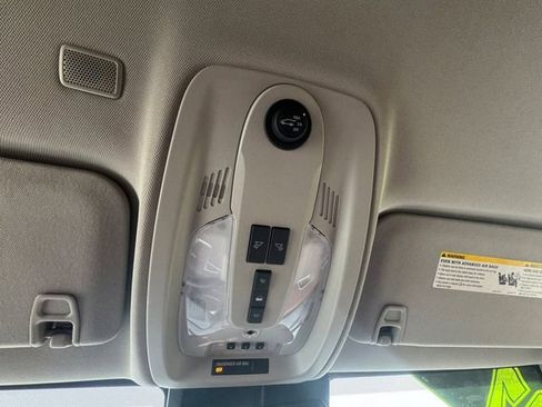 Used 2017 Chevrolet Equinox Premier w/ Enhanced Convenience Package image 25