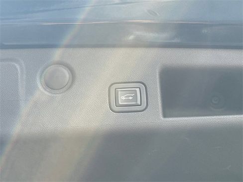 Used 2021 Chevrolet Equinox LT image 35