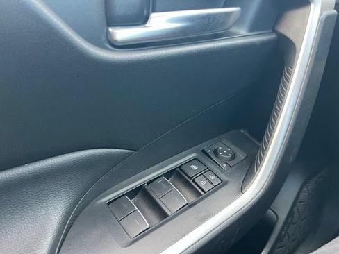 Used 2025 Toyota RAV4 XLE AWD/4WD image 21