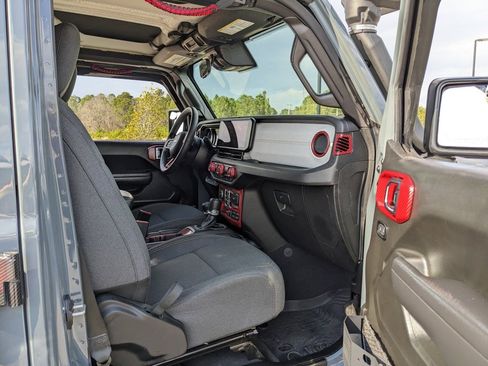 Used 2025 Jeep Wrangler Willys image 35