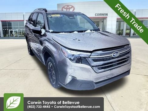 Used 2025 Subaru Forester Premium image 1