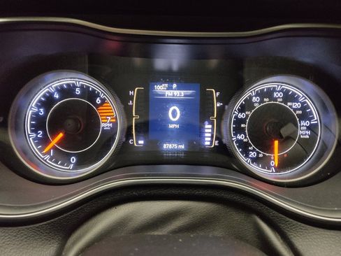 Used 2020 Jeep Cherokee Latitude FWD image 23