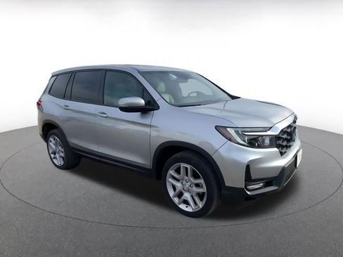 Used 2024 Honda Passport EX-L image 2