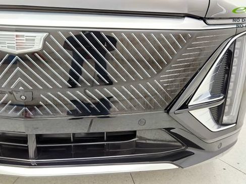 Used 2025 Cadillac Lyriq Luxury AWD/4WD image 23