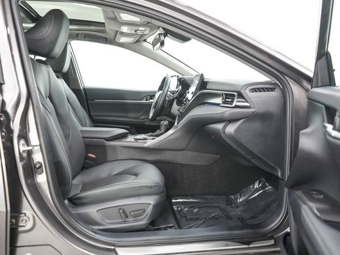 Used 2022 Toyota Camry XSE FWD image 11