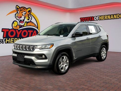 Used 2022 Jeep Compass Latitude w/ Convenience Group FWD image 1