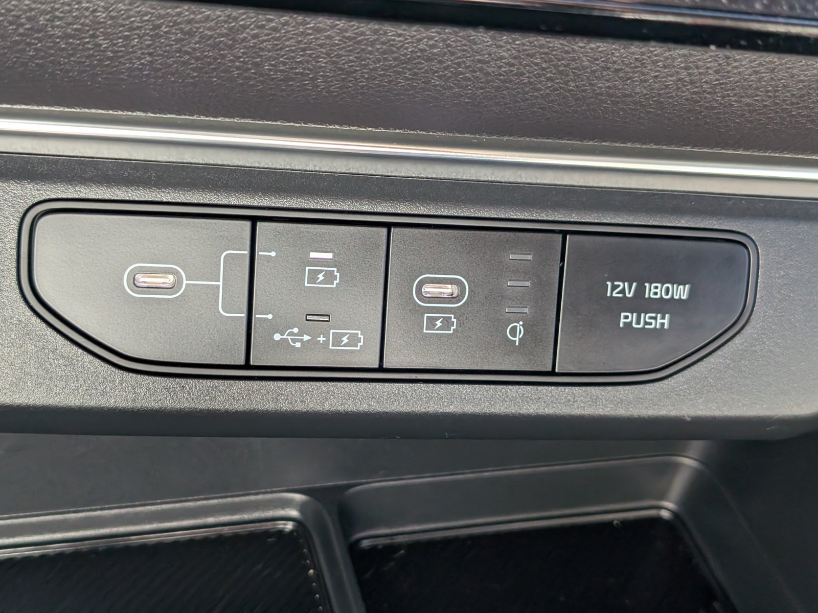 Used 2026 Kia Carnival SX w/ SX Dark Edition Package FWD image 18