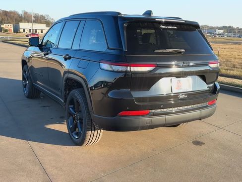 New 2025 Jeep Grand Cherokee Limited w/ Black Appearance Package RWD image 7